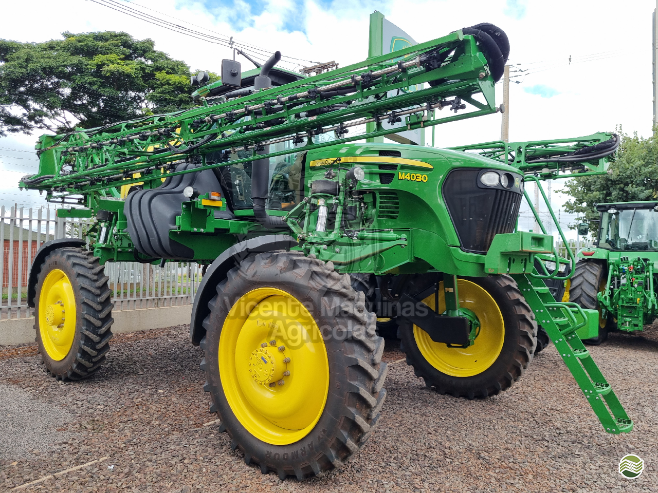 PULVERIZADOR JOHN DEERE JOHN DEERE M4030 Tração 4x4 Vicente Máquinas Agrícolas CASCAVEL PARANÁ PR