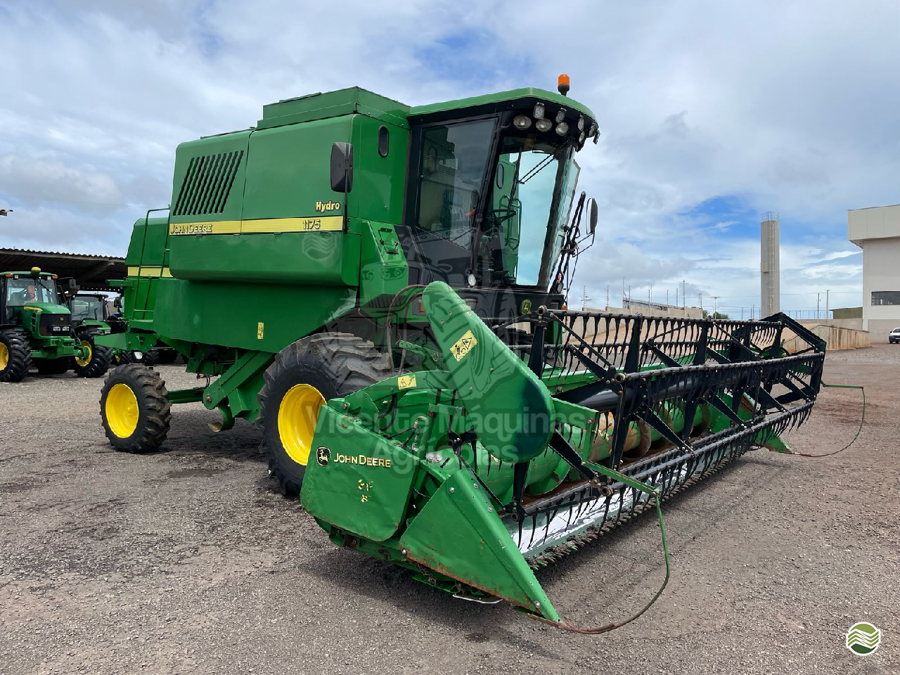 COLHEITADEIRA JOHN DEERE JOHN DEERE 1175 Vicente Máquinas Agrícolas CASCAVEL PARANÁ PR