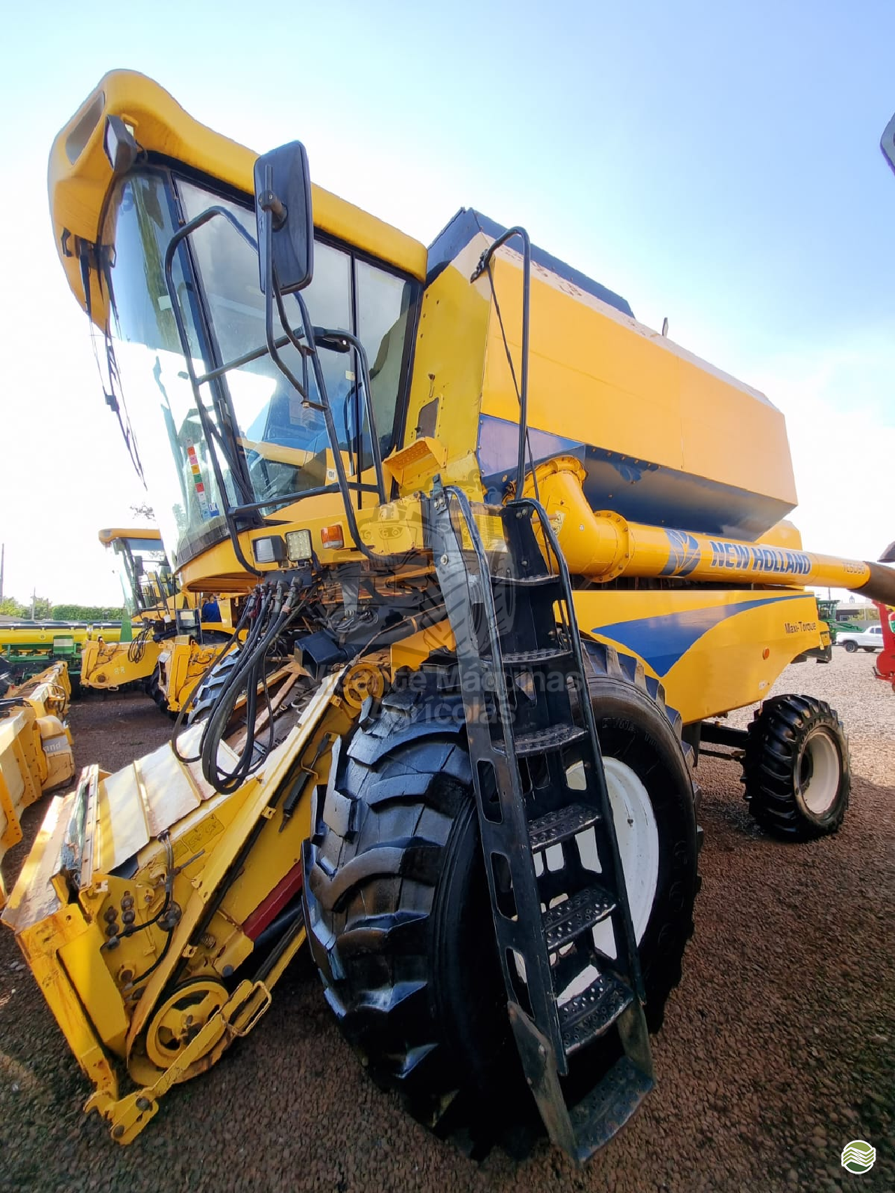 COLHEITADEIRA NEW HOLLAND TC 5090 Vicente Máquinas Agrícolas CASCAVEL PARANÁ PR