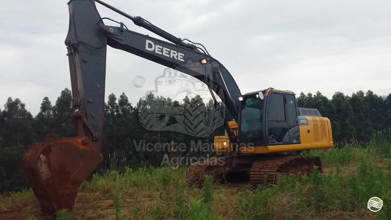 ESCAVADEIRA JOHN DEERE 210G Vicente Máquinas Agrícolas CASCAVEL PARANÁ PR