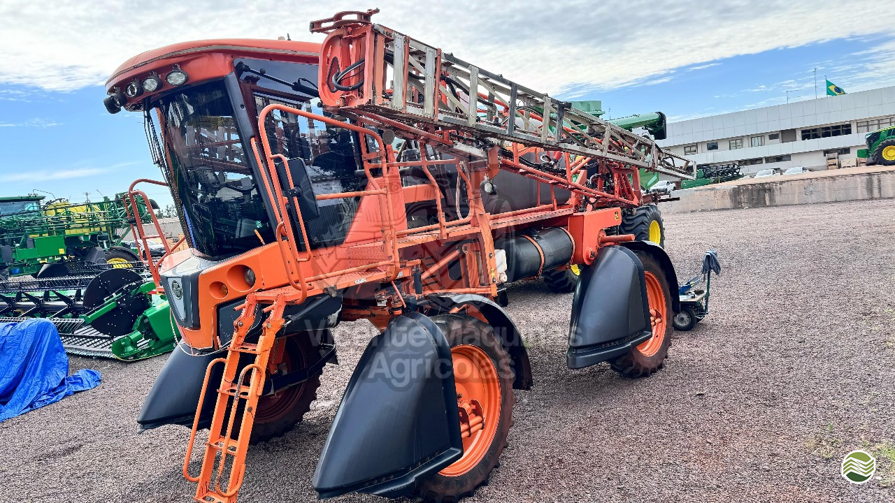 PULVERIZADOR JACTO UNIPORT 2000 PLUS Tração 4x2 Vicente Máquinas Agrícolas CASCAVEL PARANÁ PR