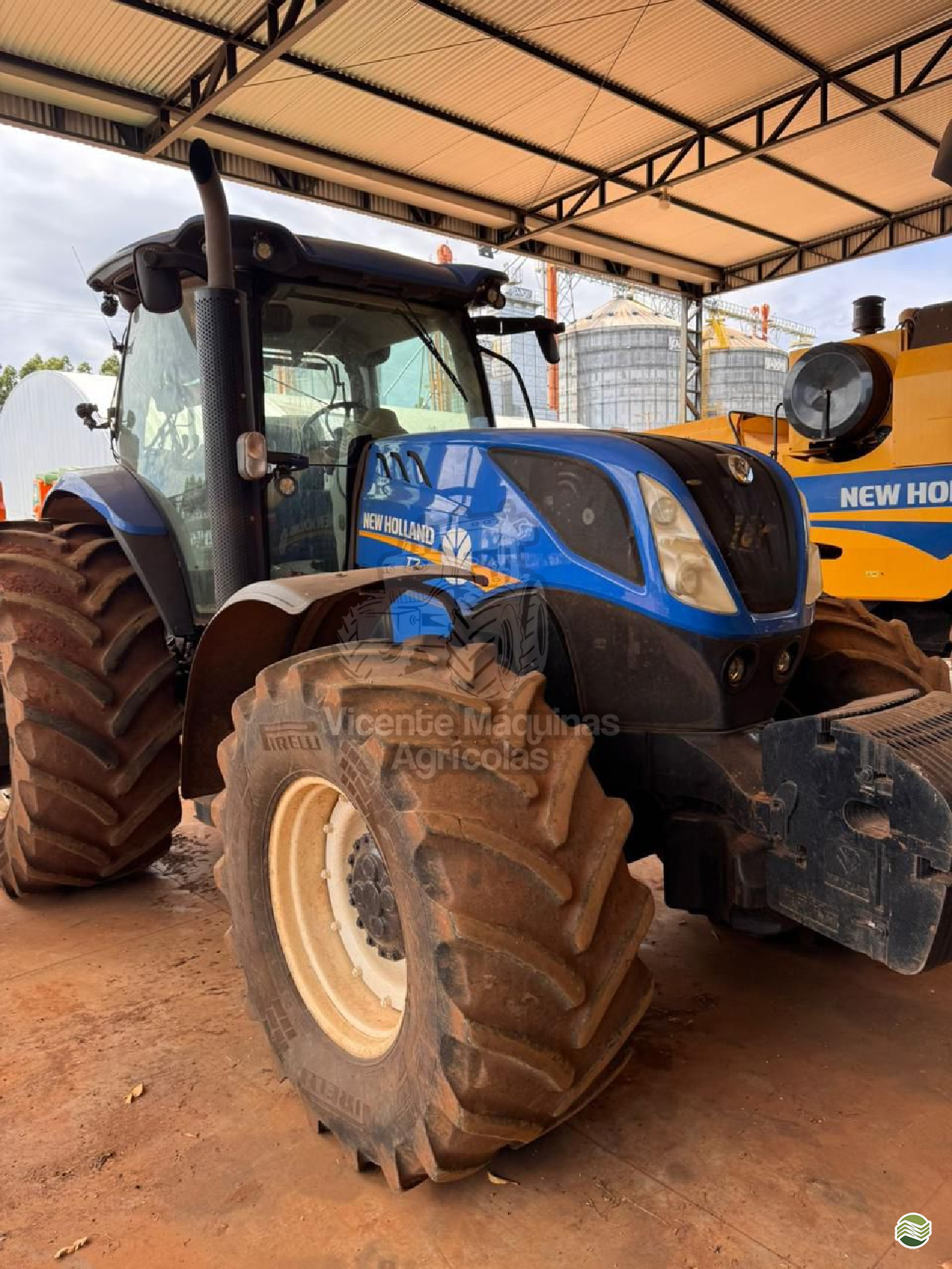 TRATOR NEW HOLLAND NEW T7 260 Tração 4x4 Vicente Máquinas Agrícolas CASCAVEL PARANÁ PR