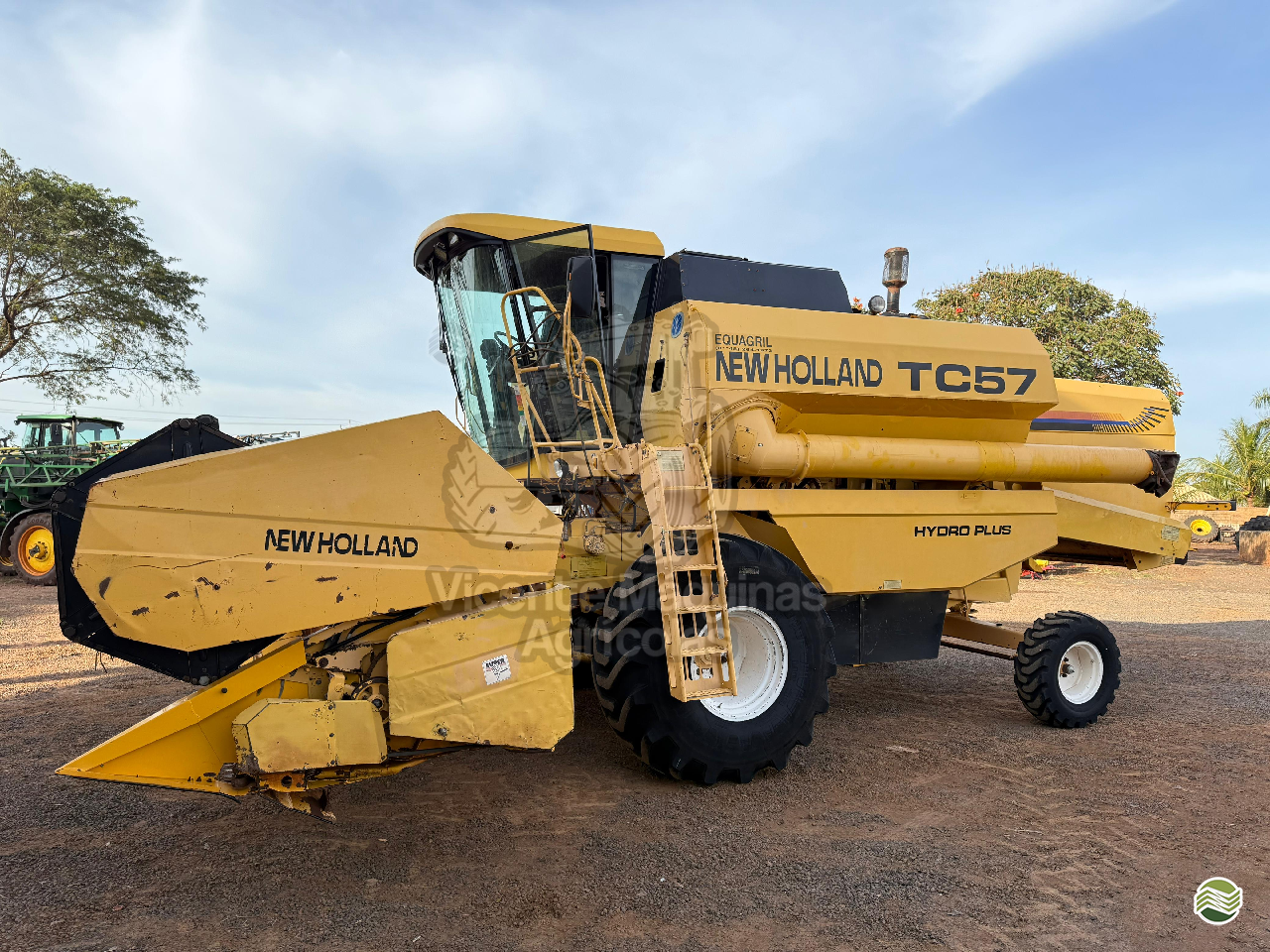 COLHEITADEIRA NEW HOLLAND TC 57 Vicente Máquinas Agrícolas CASCAVEL PARANÁ PR