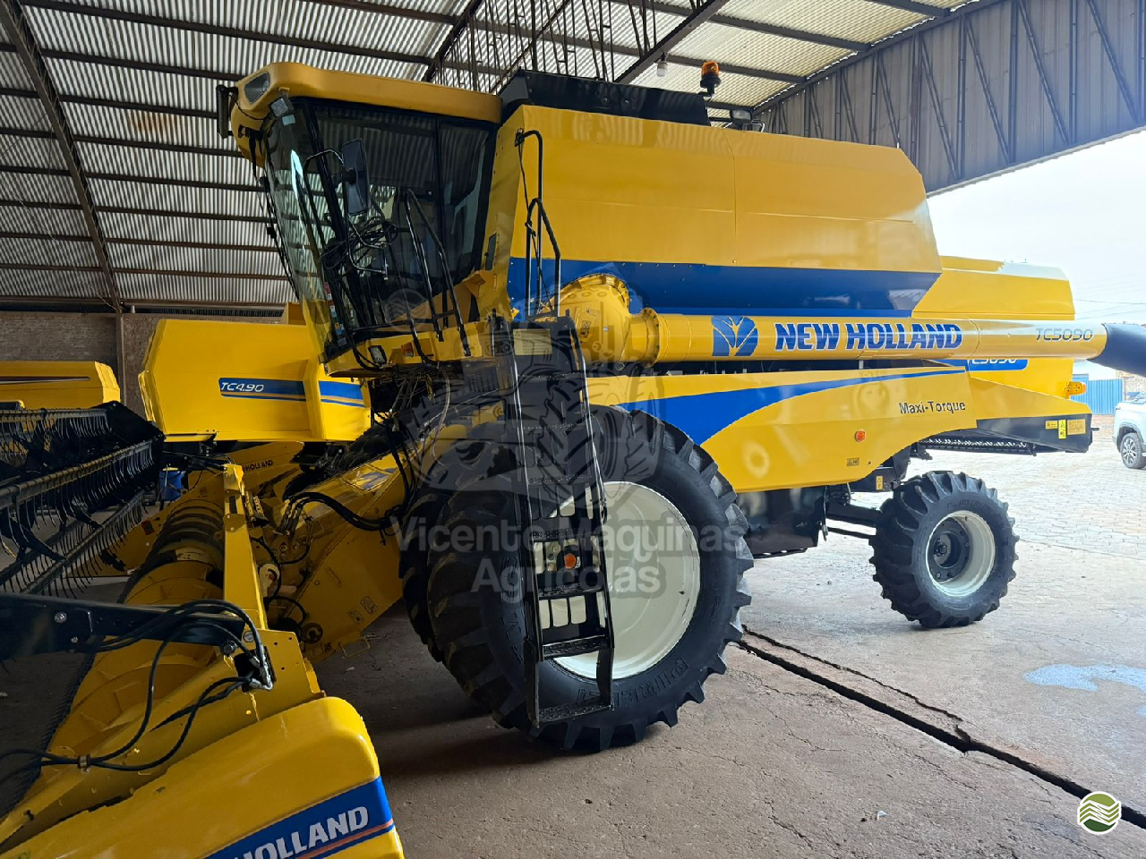 COLHEITADEIRA NEW HOLLAND TC 5090 Vicente Máquinas Agrícolas CASCAVEL PARANÁ PR