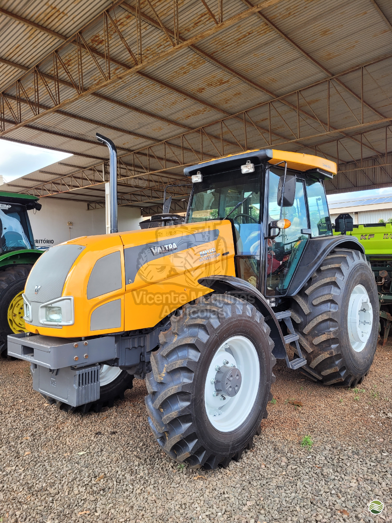 TRATOR VALTRA VALTRA BM 125 Tração 4x4 Vicente Máquinas Agrícolas CASCAVEL PARANÁ PR