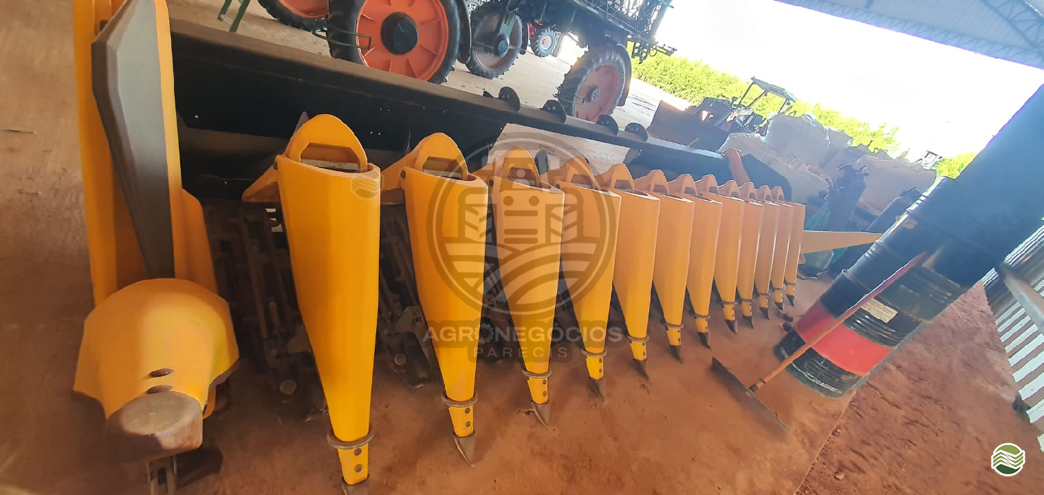 PLATAFORMA COLHEITADEIRA NEW HOLLAND MILHO Agronegócios Parecis CAMPO NOVO DO PARECIS MATO GROSSO MT
