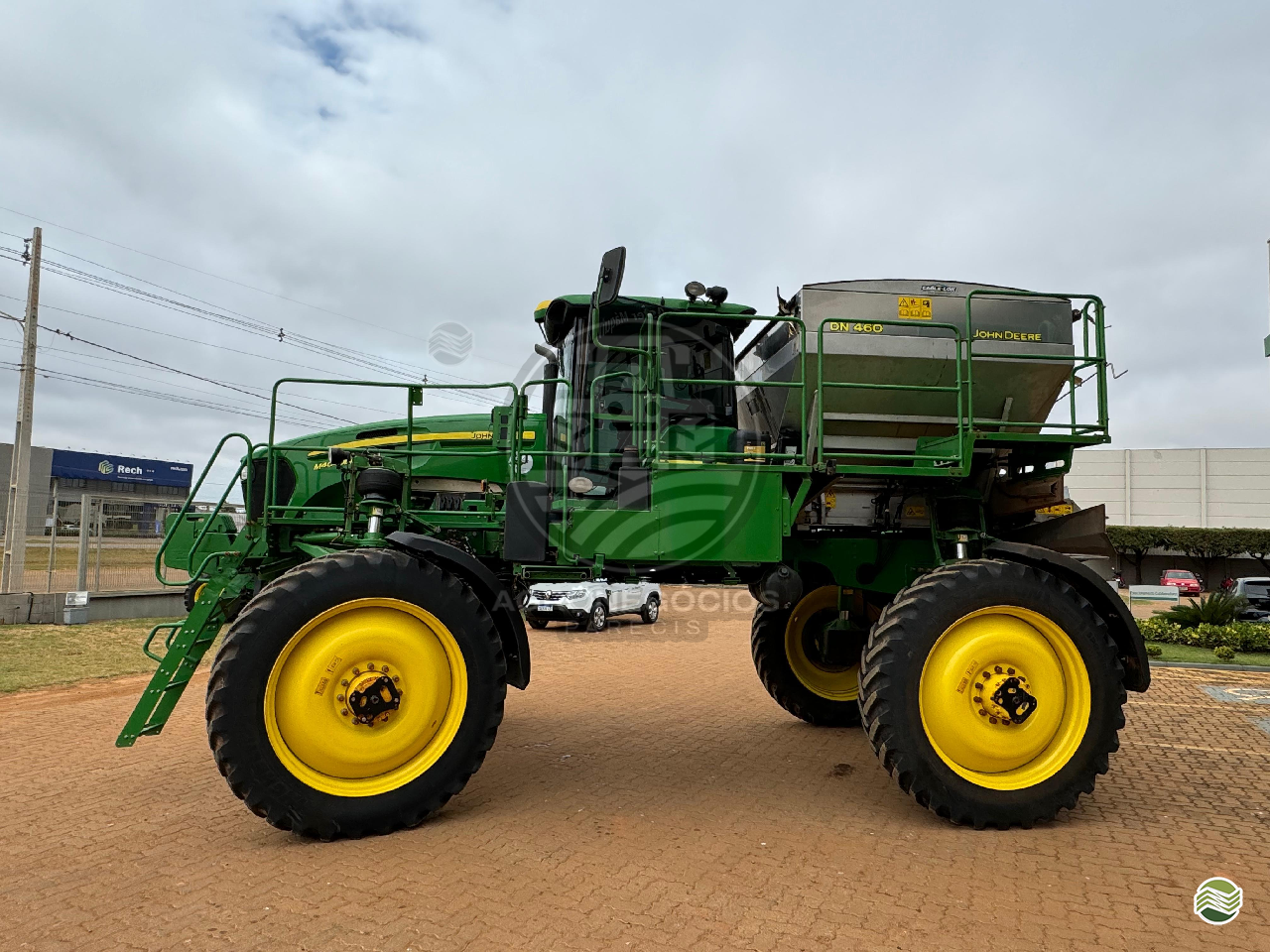 DISTRIBUIDOR AUTOPROPELIDO JOHN DEERE DISTRIBUIDOR M4040DN Agronegócios Parecis CAMPO NOVO DO PARECIS MATO GROSSO MT