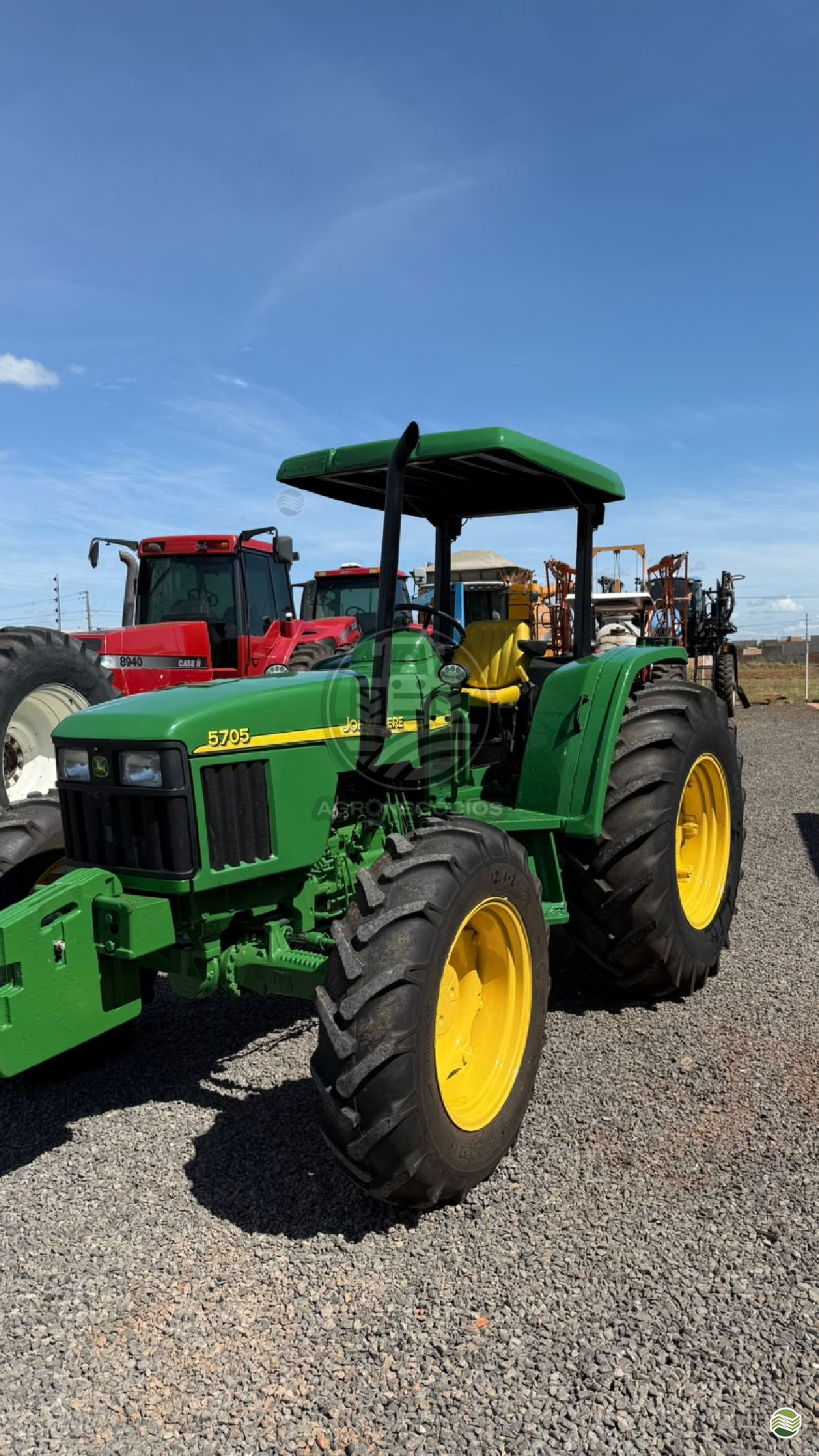 JOHN DEERE 5705 de Agronegócios Parecis