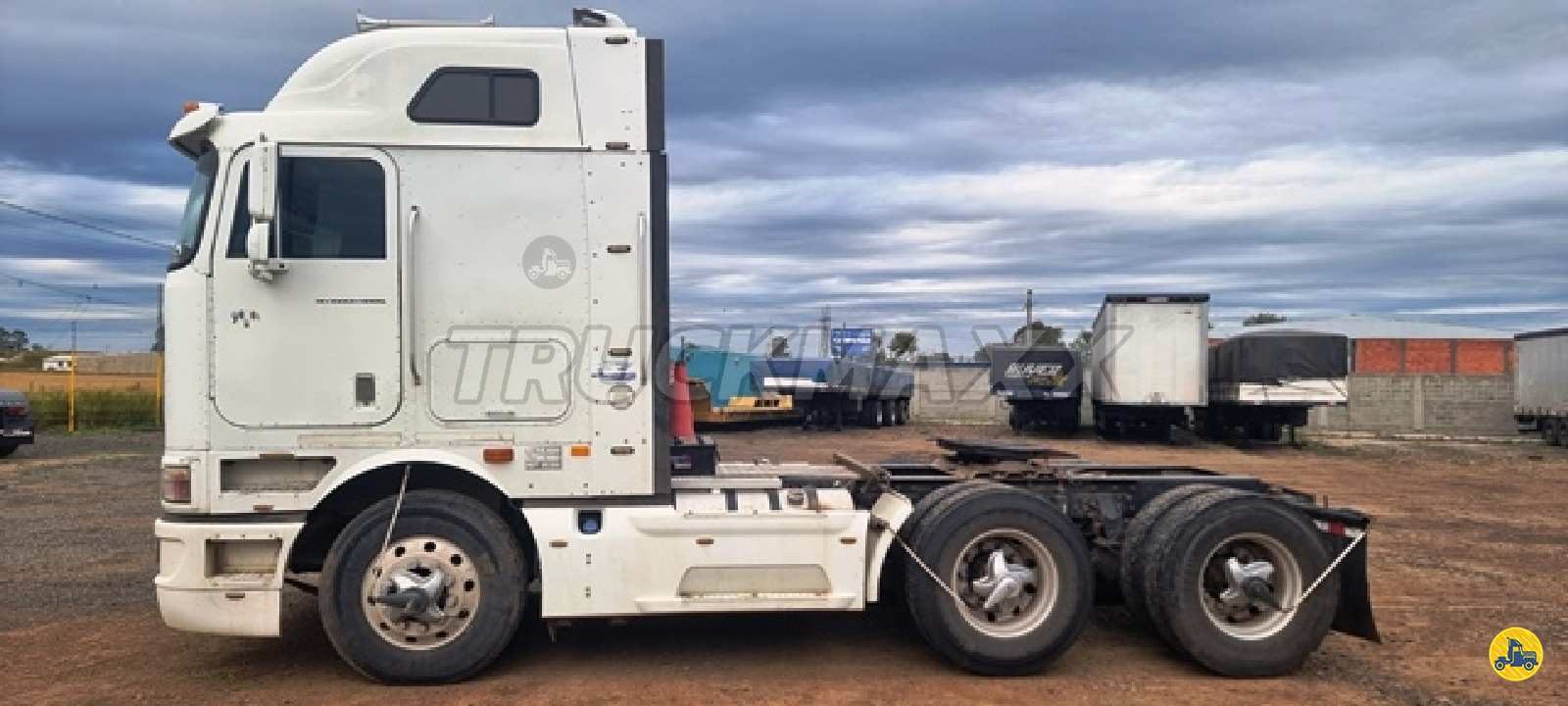 CAMINHAO INTERNATIONAL INTERNATIONAL 9800 Cavalo Mecânico Cavalo 6x4 Truckmaxx URUGUAIANA RIO GRANDE DO SUL RS