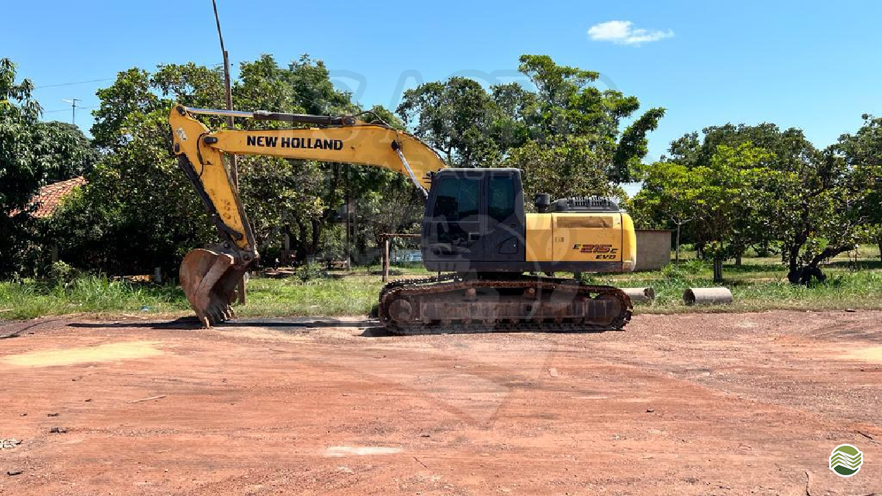 ESCAVADEIRA NEW HOLLAND E215C TS Agro Máquinas Agrícolas PRIMAVERA DO LESTE MATO GROSSO MT