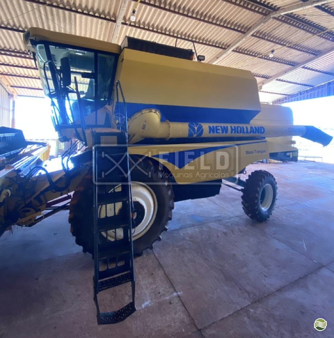 COLHEITADEIRA NEW HOLLAND TC 5090 Field Máquinas Agrícolas CLEVELANDIA PARANÁ PR