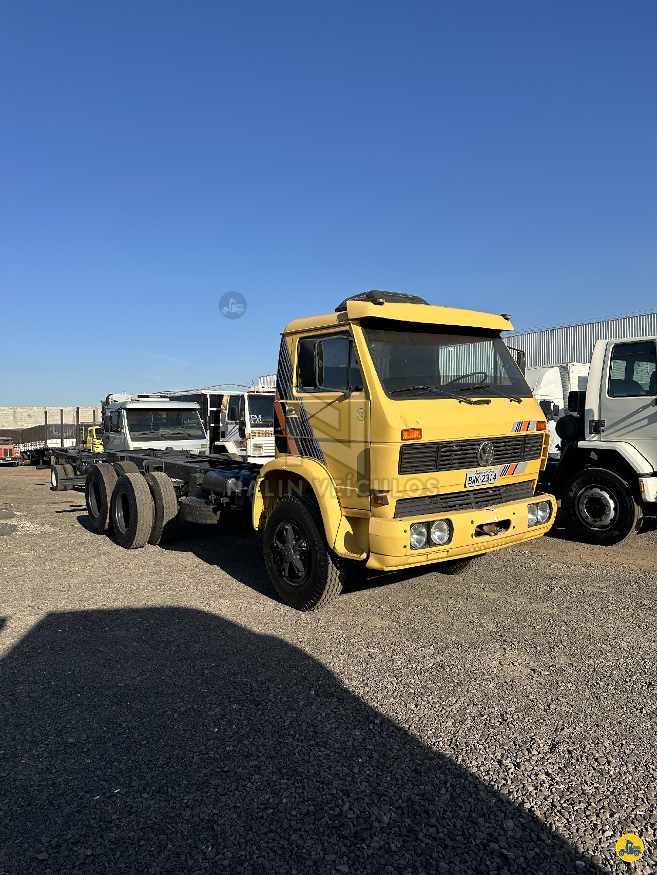 CAMINHAO VOLKSWAGEN VW 13130 Chassis Truck 6x2 Nalin Veículos CAMBE PARANÁ PR
